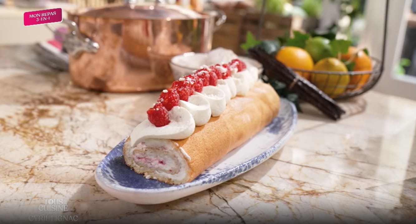 Gâteau roulé chantilly vanille framboises