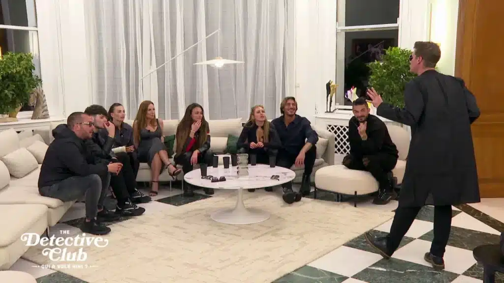 Benoît soupçonne Adixia et Nicolo d'être les voleurs