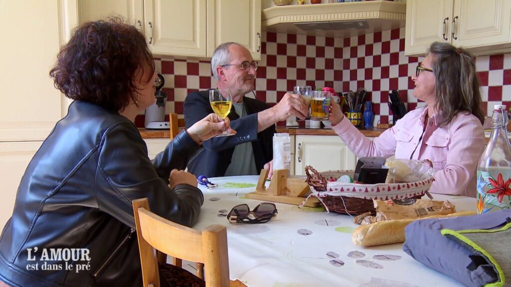 Gilles, Isabelle et Pascaline démarrent le séjour à la ferme dans la bonne humeur