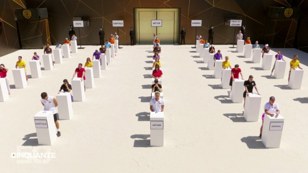 Les candidats des 50 s'affrontent dans l'arène pour un quatrième jeu