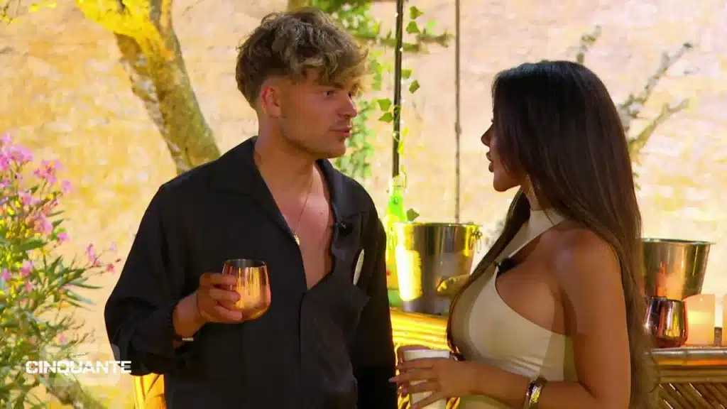 Robin avoue à Laura qu'il a un crush sur Jérémy Samat