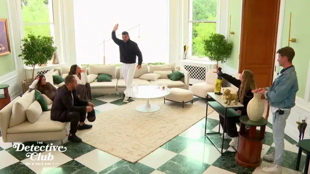 Ultime confrontation des suspects lors de la finale de The Detective Club