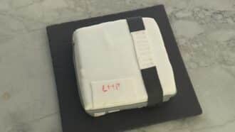 La recette de Layer Cake pistache et fraise façon Nintendo NES de Maamar pour l’épreuve créative du Meilleur Pâtissier (épisode 2)