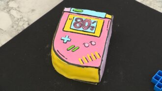 La recette d’entremets pêche, violette et amande de Margot pour l’épreuve créative du Meilleur Pâtissier (épisode 2)