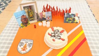 La recette d’entremets génoise, crème diplomate exotique et fraises de Pierre en hommage aux sapeurs-pompiers pour l’épreuve créative du Meilleur Pâtissier (épisode 1)