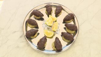 La recette du superbe trompe-l’œil huîtres chocolat, pistache &amp;amp; cerise de Pierre pour l’épreuve créative du Meilleur Pâtissier