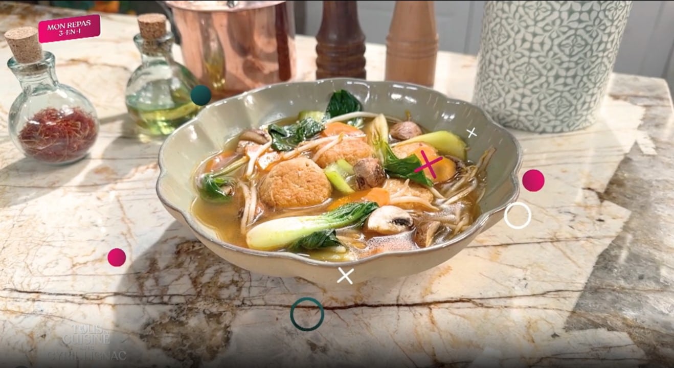 Recette de bouillon aux boulettes de poulet et légumes de Cyril Lignac Tous en cuisine