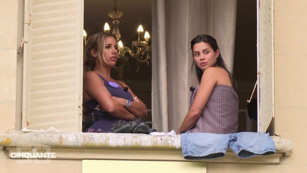 Sarah et Manon observent les alliances qui se forment dans les Cinquante 2025