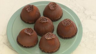 Découvrez la recette de coulant au chocolat revisitée de Pascale pour l’épreuve classique du Meilleur Pâtissier 2025 (émission 4)