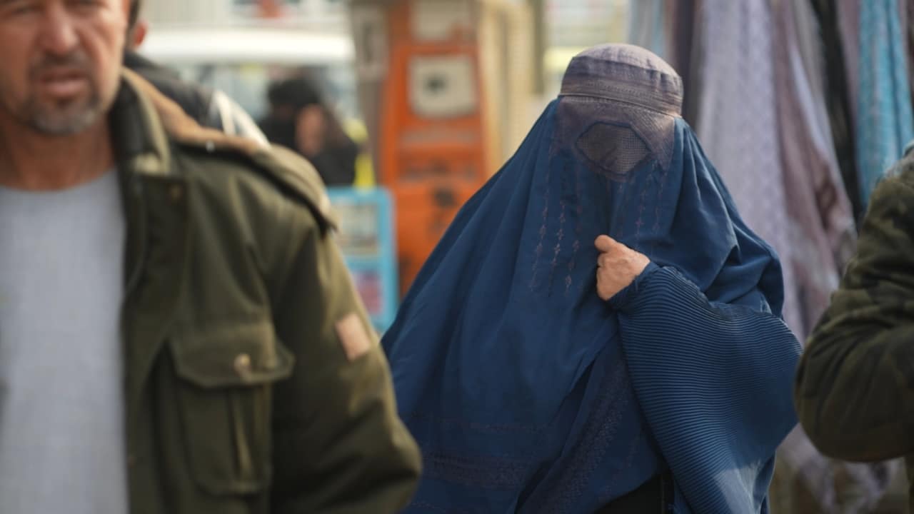 femmes afghanes témoignent au péril de leur vie dans enquête exclusive