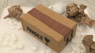 La recette du surprenant gâteau en forme de carton de Mathieu pour l&#039;épreuve créative du Meilleur Pâtissier 2025 (émission 4)