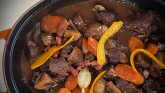 Bœuf bourguignon : la recette de Cyril Lignac dans Tous en cuisine du 18 octobre