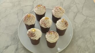 Découvrez la recette de coulant au chocolat revisitée de Camille pour l’épreuve classique du Meilleur Pâtissier 2025 (émission 4)