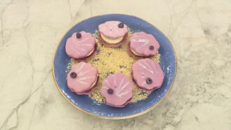 Les macarons en forme de coquillages de Margot pour l’épreuve classique du 27 novembre (Le Meilleur Pâtissier)