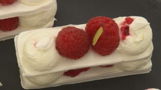 La recette de Mille feuille pavlova framboise de Seb pour du 20 novembre (Le Meilleur Pâtissier)