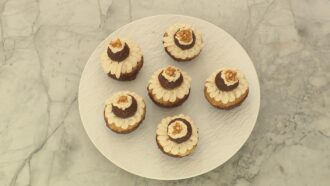 Religieuse revisitée : la recette de Victoria Weber pour l’épreuve classique du Meilleur Pâtissier du 6 novembre