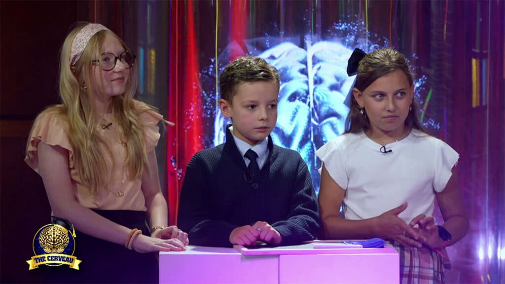 Trois enfants viennent en aide aux candidats de The Cerveau