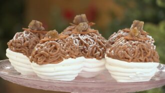 Mont-Blanc revisité façon Noël de Victoria pour l’épreuve classique du 4 décembre (Le Meilleur Pâtissier)