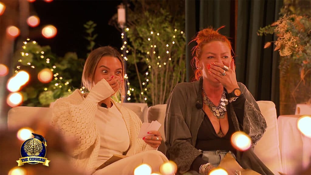 Colette place ses pions lors du jeu de la vérité dans The Cerveau