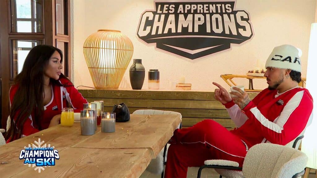 Marco rassure Laura Lempika avant l'épreuve individuelle des Apprentis Champions au ski