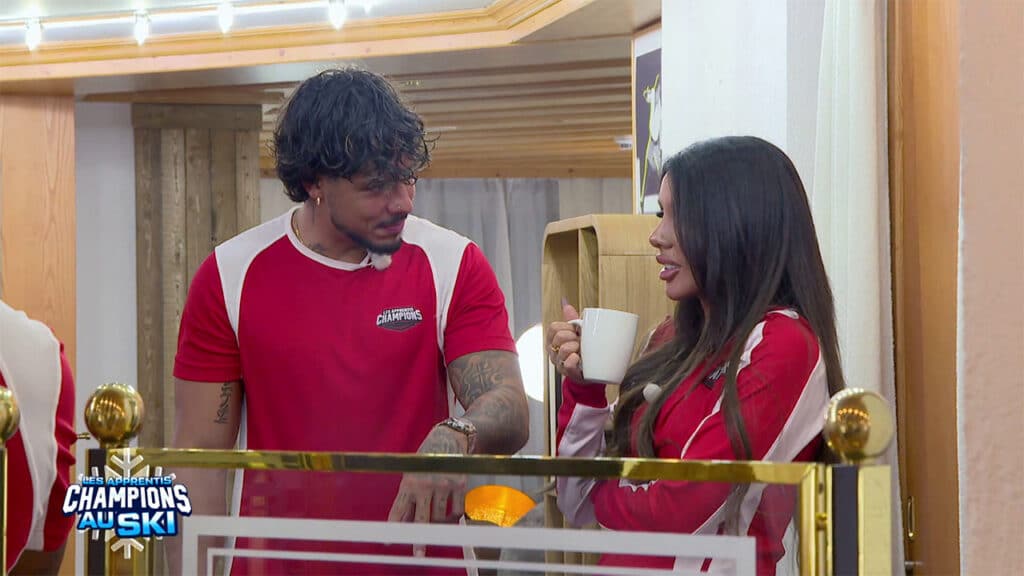 Marco taquine Laura Lempika dans les Apprentis Champions au ski du 21 janvier