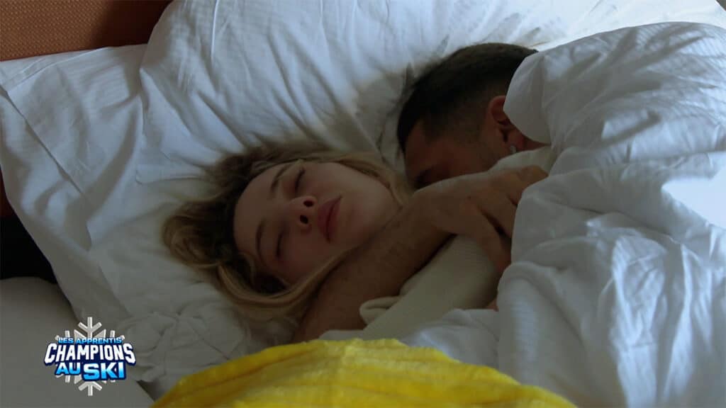 Solène et Anthony partagent le même lit dans les Apprentis Champions au ski du 11 février