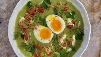 Tous en cuisine avec Cyril Lignac du mardi 9 juin : recette de la soupe de blettes, œuf mollet