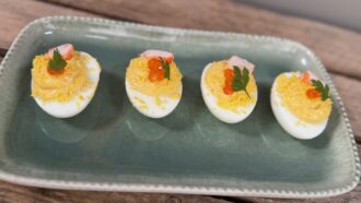 Tous en cuisine avec Cyril Lignac du jeudi 25 juin: recette des oeufs mimosa aux crevettes