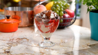 Tous en cuisine avec Cyril Lignac du vendredi 26 juin: recette du Sundae aux framboises