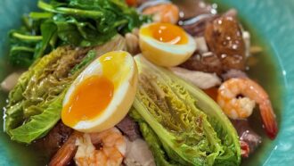 Tous en Cuisine avec Cyril Lignac du lundi 13 juillet : recette de fondue vietnamienne, légumes, poulet, bœuf et crevettes