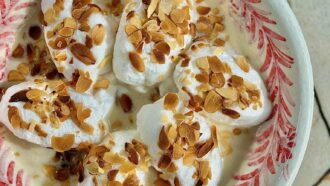 Tous en Cuisine avec Cyril Lignac du mardi 14 juillet : recette des oeufs en neige, crème anglaise au lait d'amande grillée maison