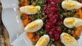 Tous en Cuisine avec Cyril Lignac du mercredi 15 juillet : recette de carottes confites aux agrumes, thon mariné et œufs durs