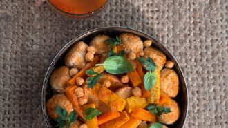 Tous en Cuisine avec Cyril Lignac du vendredi 17 juillet : recette de couscous de légumes et boulettes de poulet